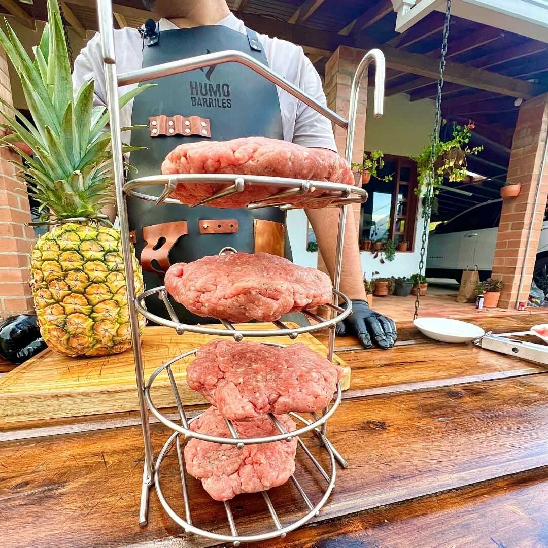 ACCESORIO MULTIUSOS 4 PUESTOS 
Carne preparada y montada en cada uno de los niveles 